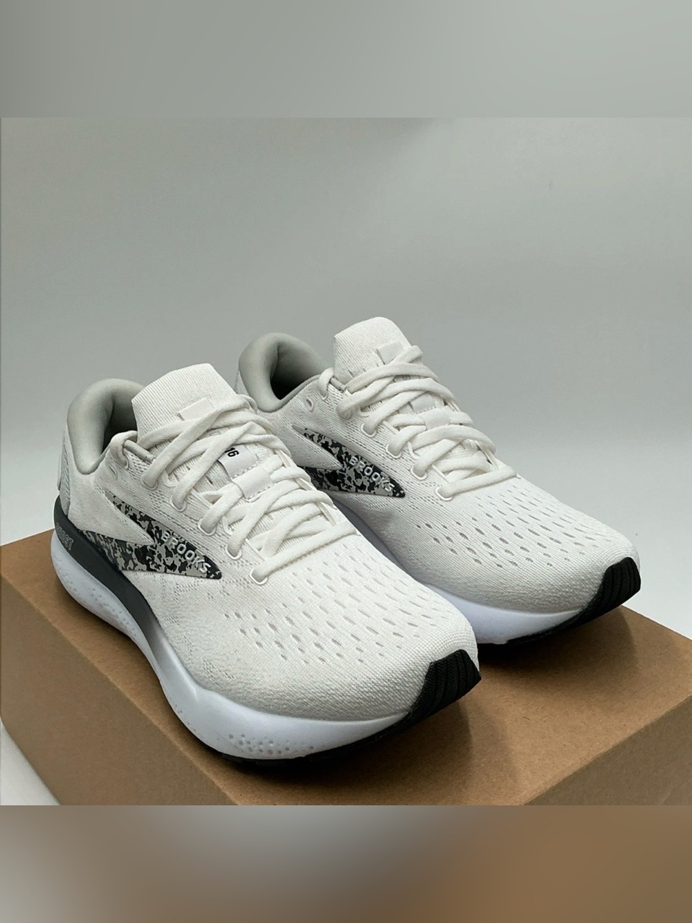 Brooks Ghost 16